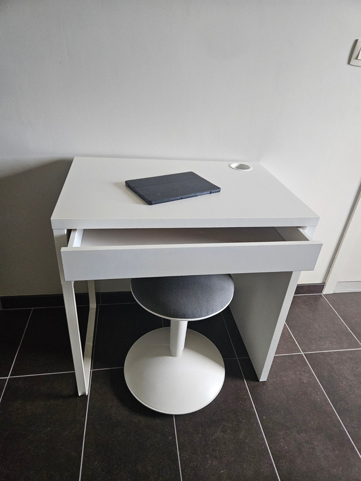 Klein bureau ikea, Huis en Inrichting, Bureaus, Ophalen, IKEA