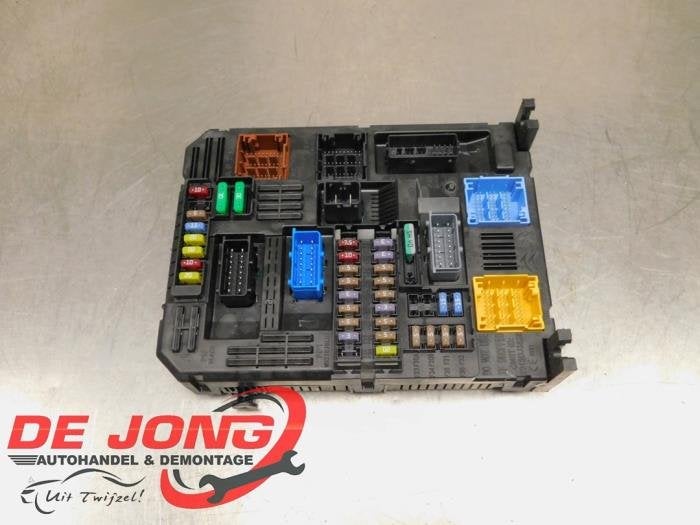 Zekeringkast van een Opel Crossland X, Gebruikt, -, -, Opel