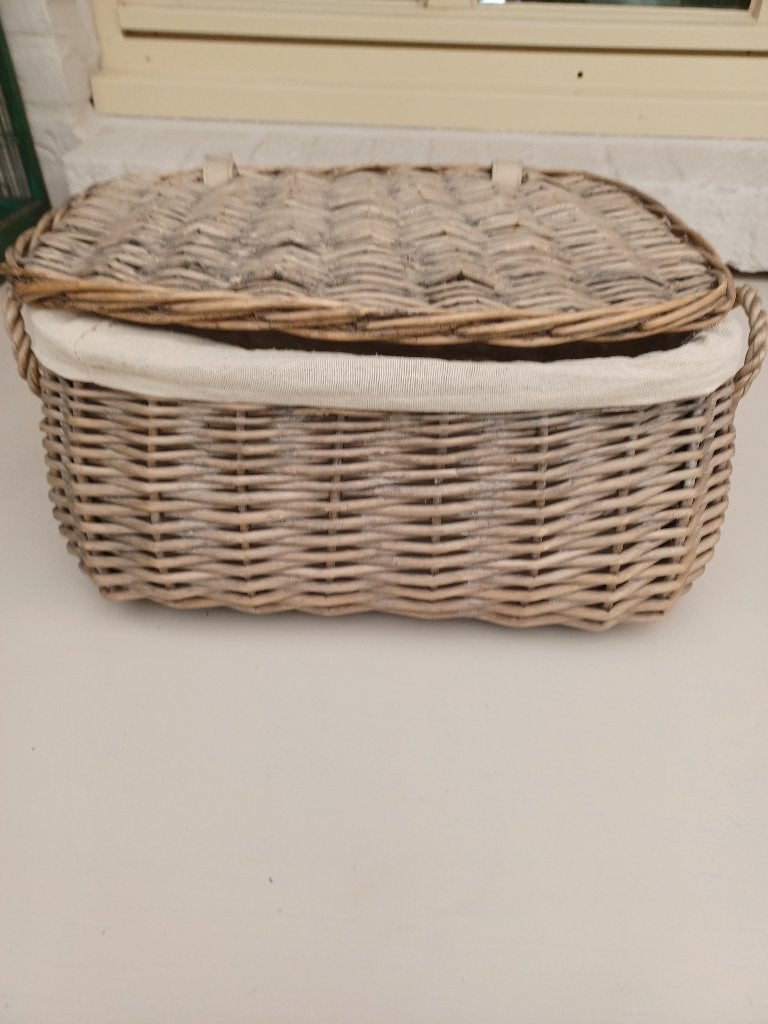 mandje, Ophalen, Gebruikt, Riet, Met deksel