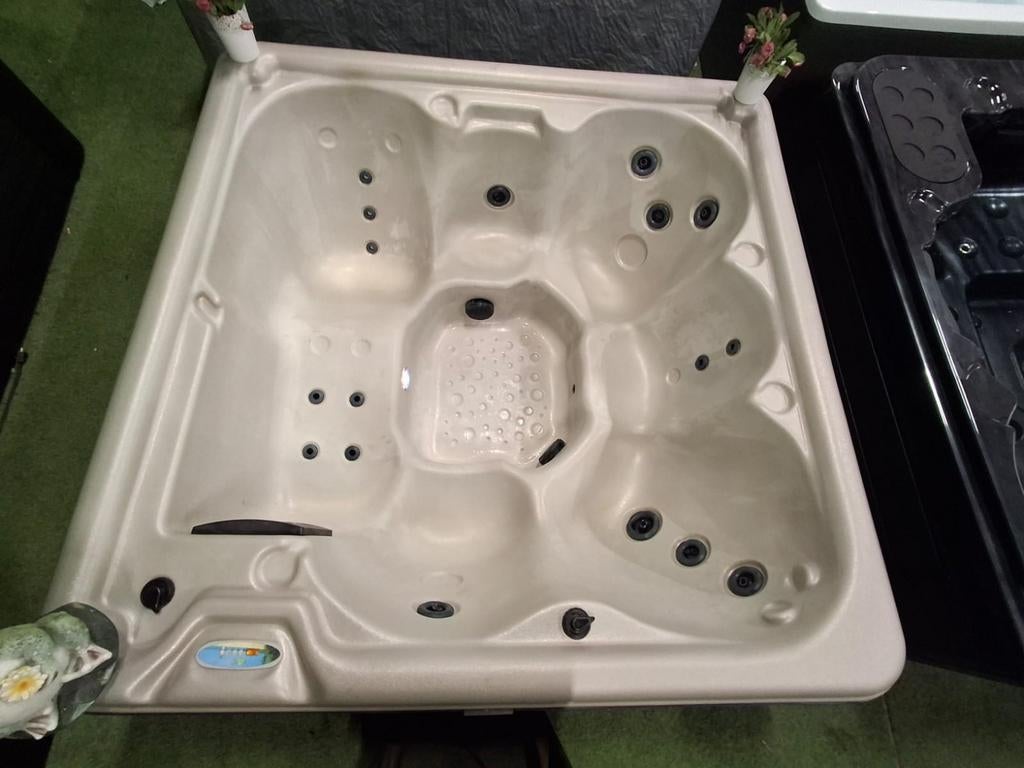 6 persoons Balboa spa AANBIEDING NU VOOR 2600 EURO‼️, Tuin en Terras, Bubbelbaden en Hottubs, Ophalen of Verzenden