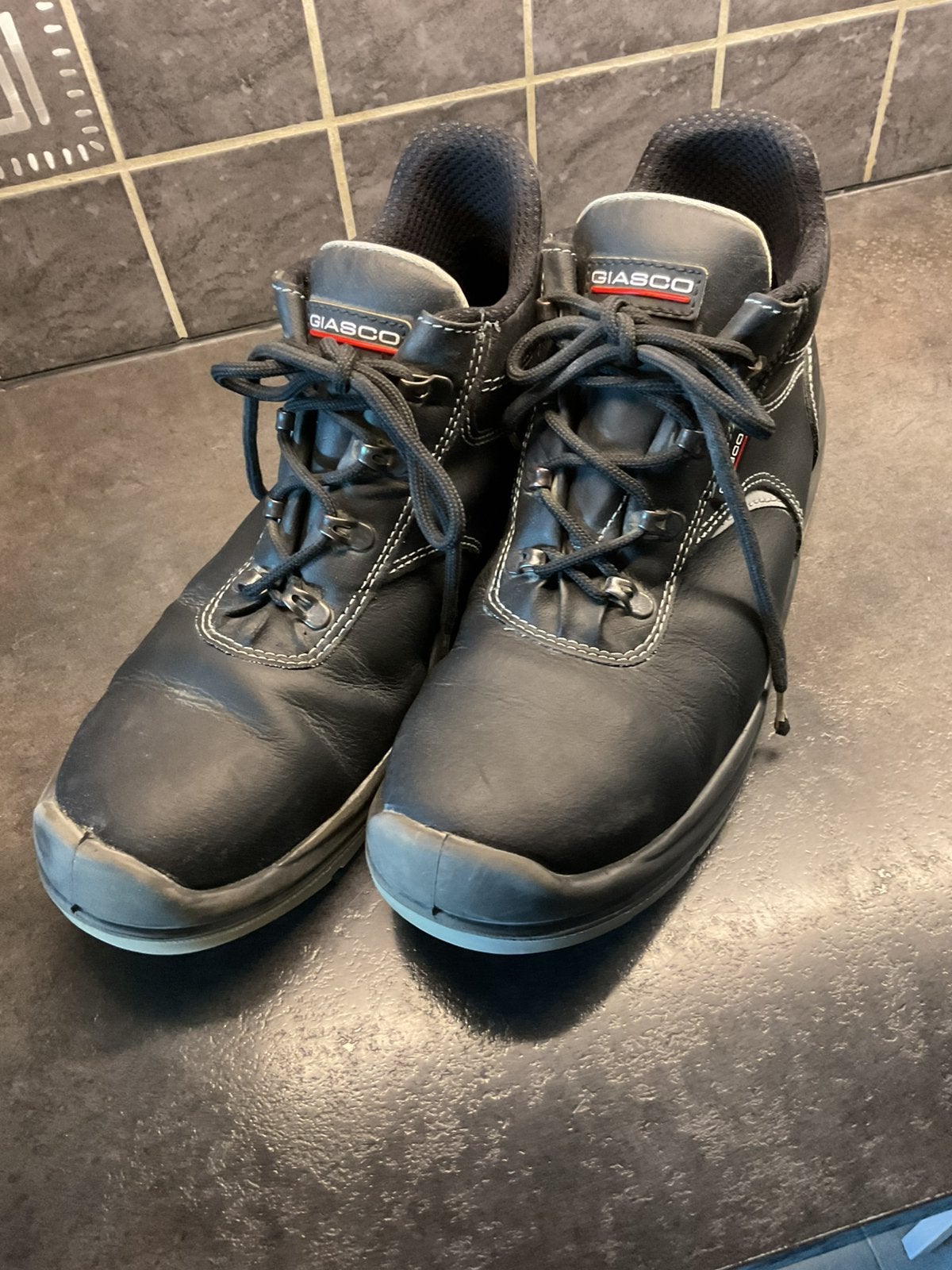 Veiligheidsschoenen maat 43, Doe-het-zelf en Bouw, Ophalen, Zo goed als nieuw