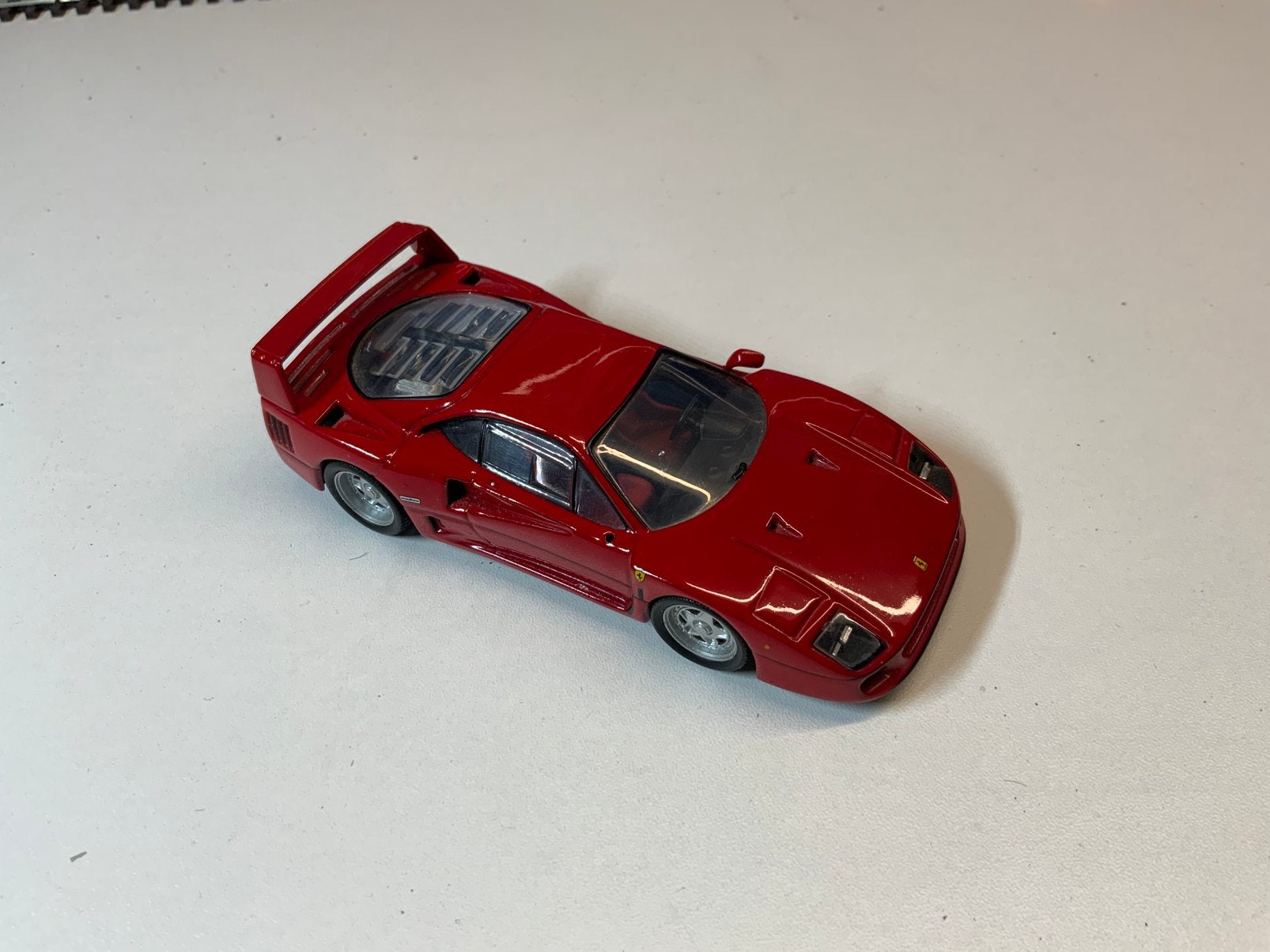 VOITURE DE COLLECTION FERRARI F40 ROUGE ECHELLE 1/43, Enlèvement ou Envoi, Comme neuf, Voiture
