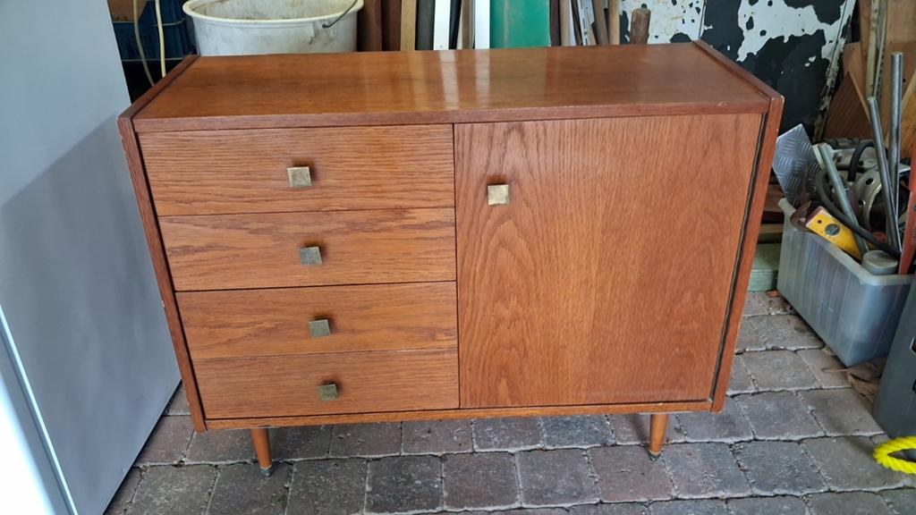 Armoire basse rétro vintage. Années 1970., Enlèvement