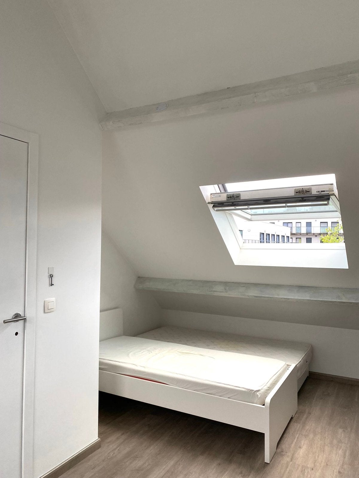 Wit eenpersoonsbed met lattenbodem, af te halen in Gent, Gand