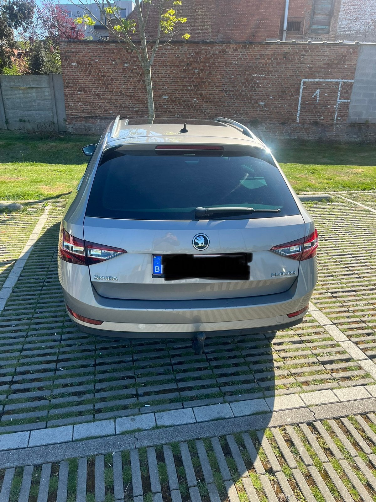 SKODA SUPERB 2017 1.6 DSG AUTOMAAT, Auto's, Zwart, Geel, 5 deurs, Particulier