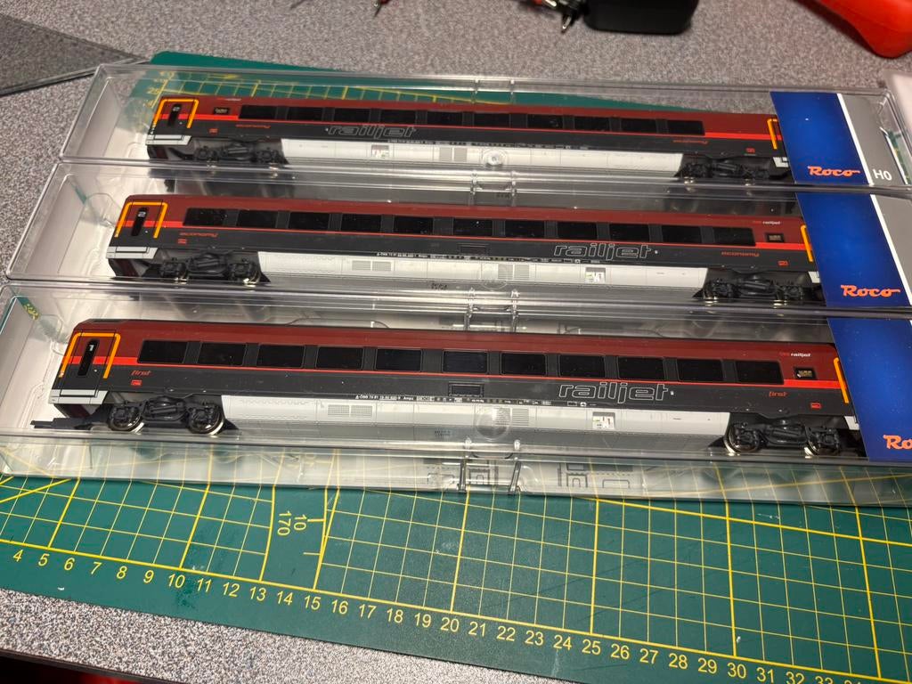 Roco railjet ÖBB. 3 rijtuigen., Hobby en Vrije tijd, Ophalen, Treinset, Gelijkstroom, Nieuw