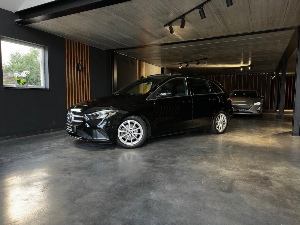 Mercedes-Benz B| Sensoren | Navi| Carplay| ACC| Pano| ..., Monovolume, 4 cilinders, Leder en Stof, Zwart