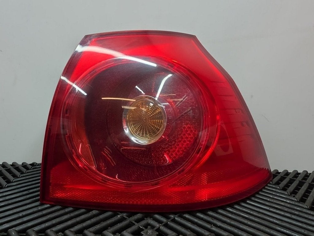 FEU ARRIÈRE DROIT Golf V (1K1) (|1K6945096AA|1K6945096G|), Volkswagen, Valeo, Utilisé, 100, rue de Courcelles
75017  Paris, FR