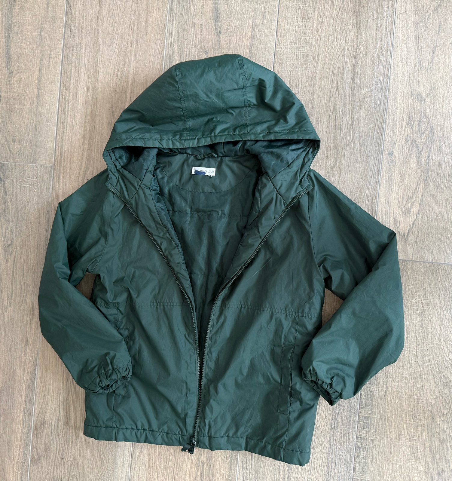 Imperméable/coupe-vent résistant à l'eau Mango vert foncé, Enfants & Bébés, Vêtements enfant | Taille 152, Enlèvement ou Envoi