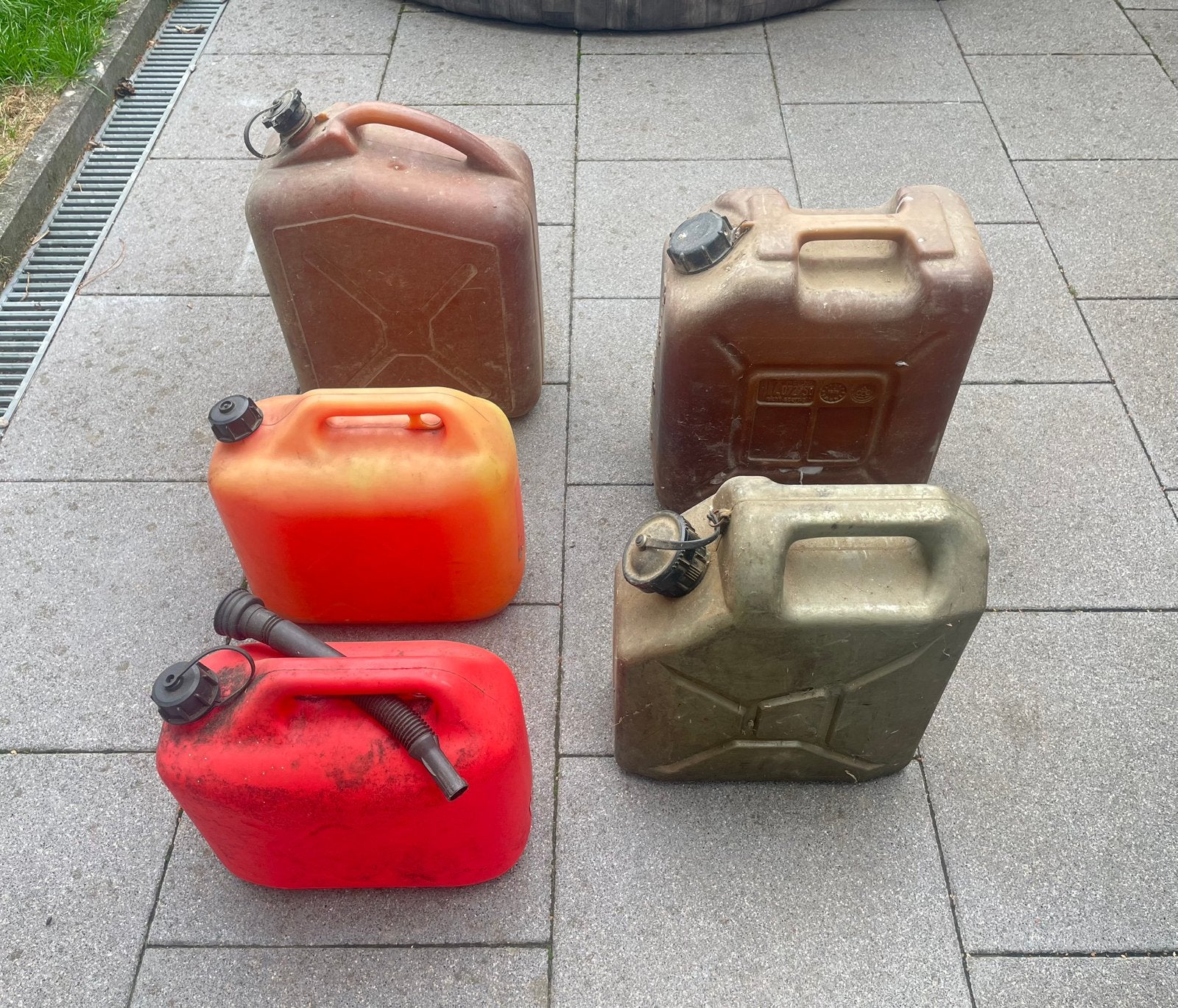 Lot van 5 plastic jerrycans, Ophalen, Gebruikt