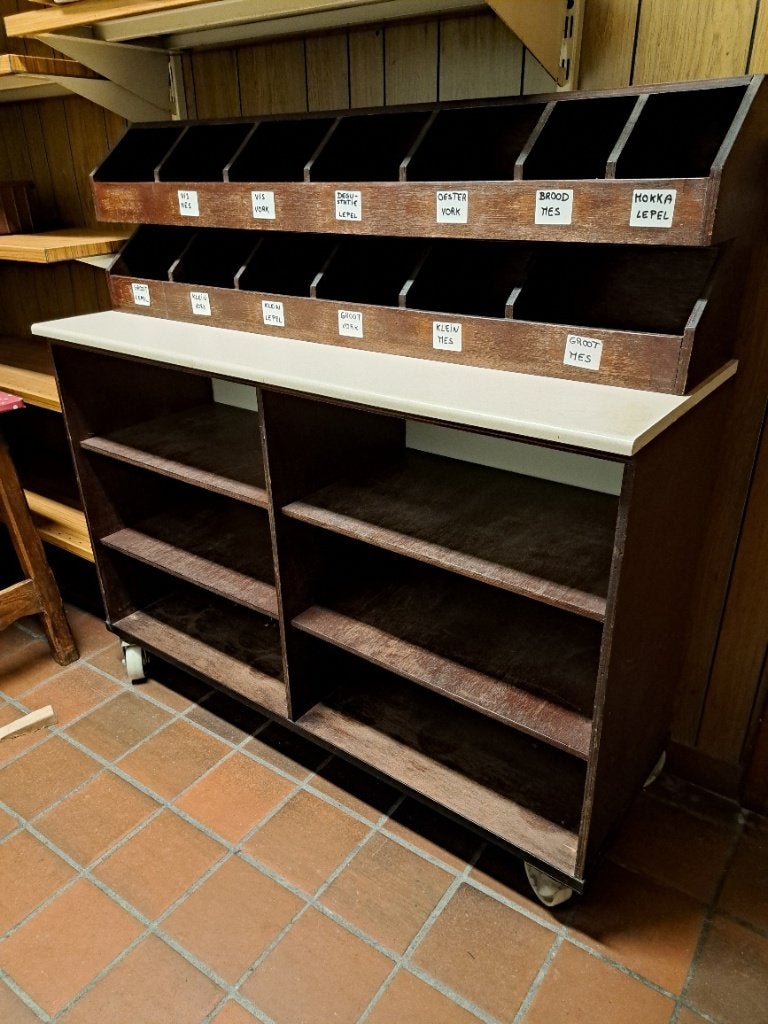 buffetkast op wieltjes (nr.74), Ophalen