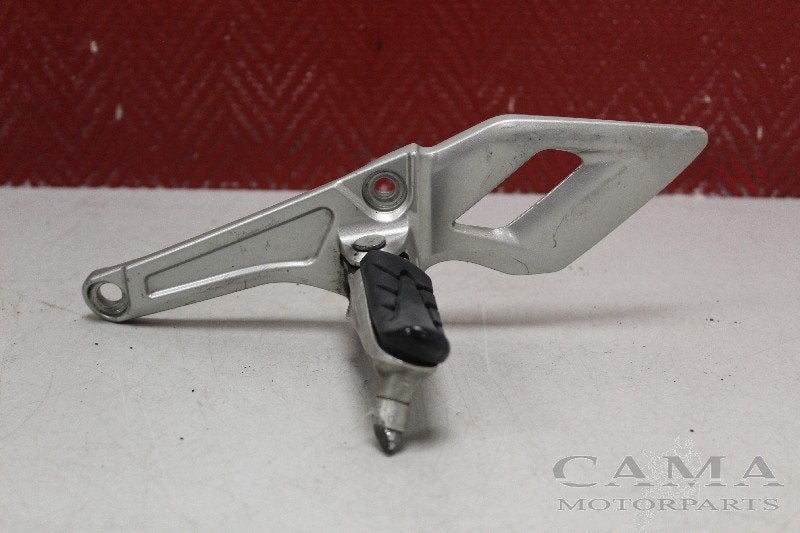 SCHETSPLAAT LINKS VOOR Honda VFR 1200 F (VFR1200 + DCT), Dhr. S. di Majo, Gebruikt, Info@cama-motorparts.nl, P.J. Troelstraweg 8 8
3144 CX  MAASSLUIS, NL