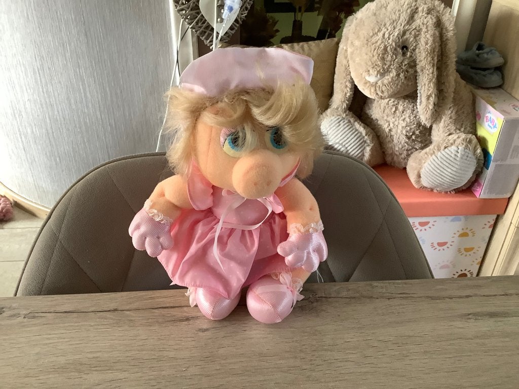 Le personnage en peluche Miss Peggy des Muppets (26 cm), Autres marques, Moyen (20 à 80 cm), Autres types, Avec vêtements ou accessoires