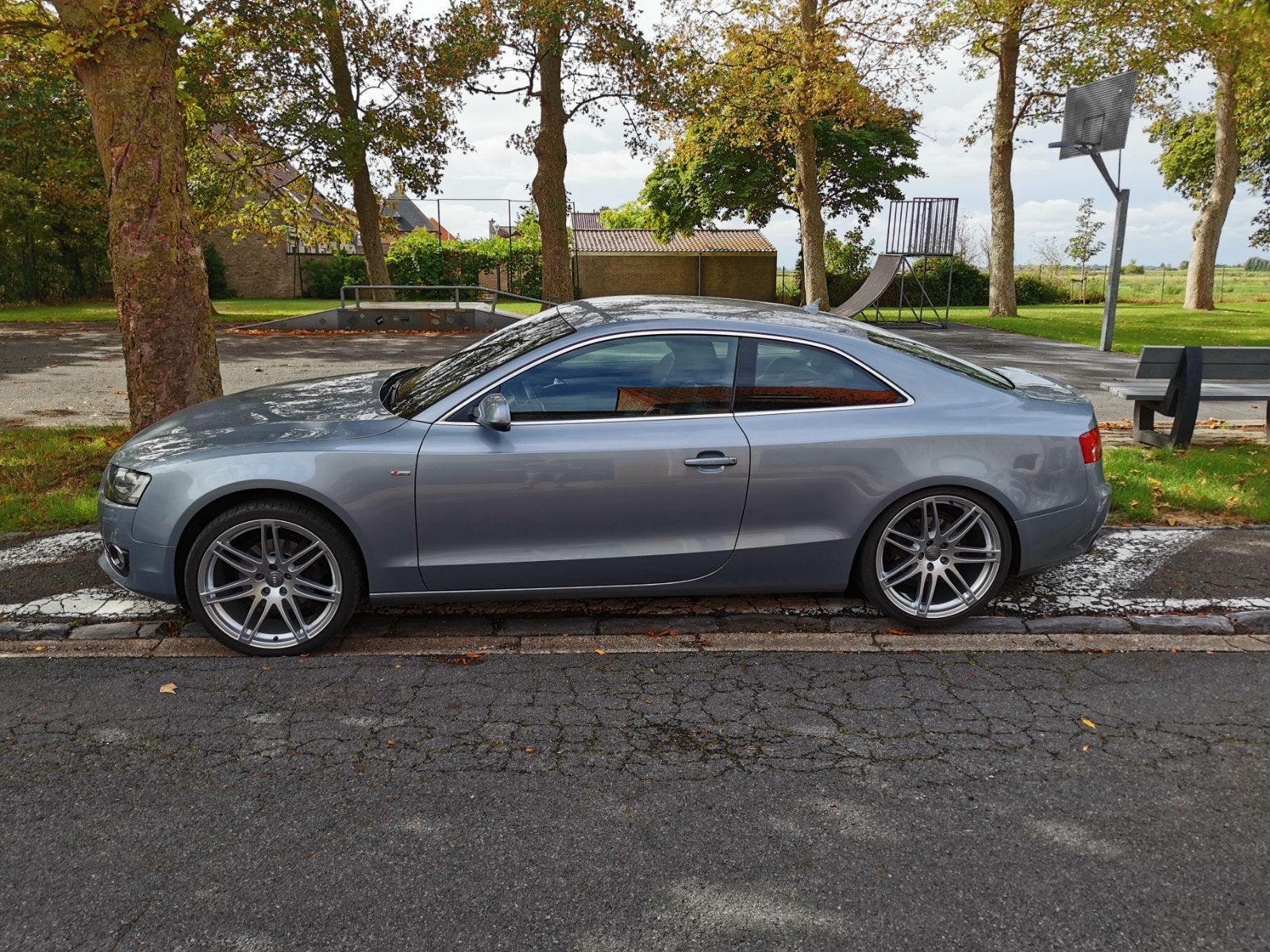 Audi RS4 velgen, Ophalen, Band(en)