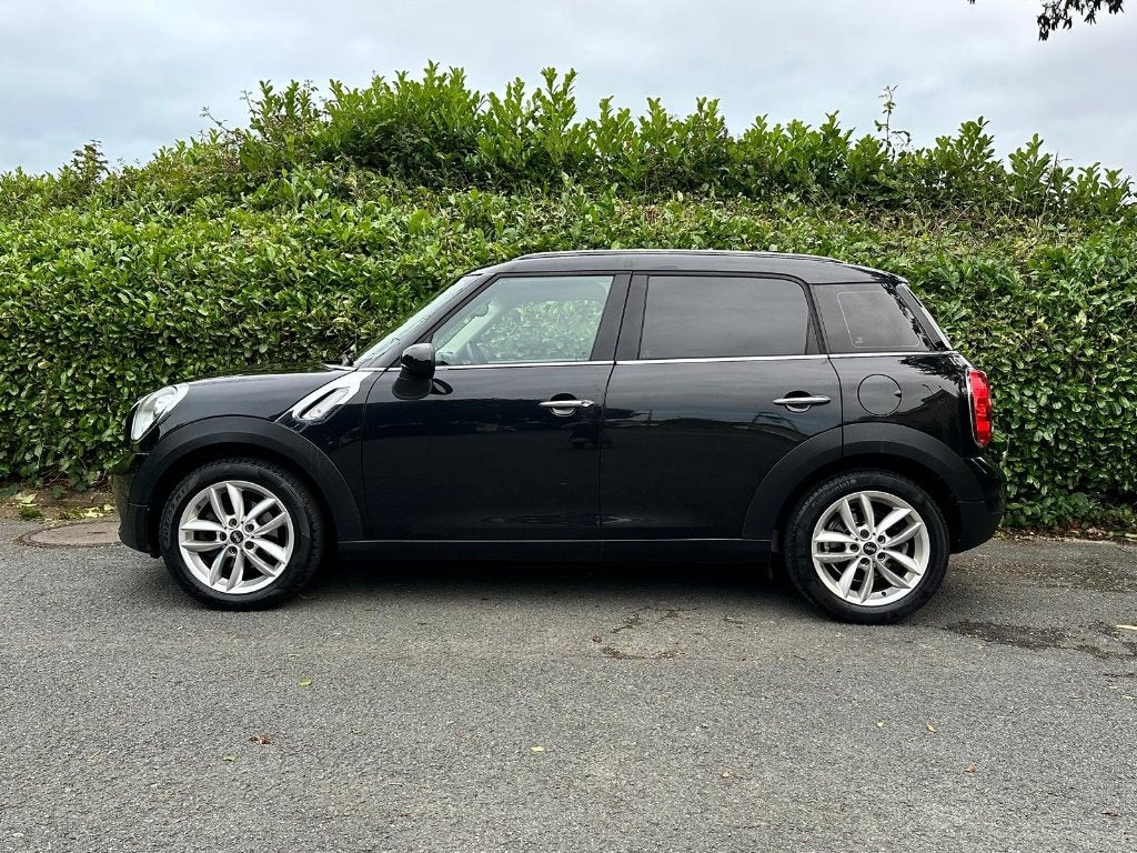 Mini Countryman 1.6 Essence 2010 Euro 5 Double toit ouvrant, 90 kW, Euro 5, 140 g/km, Noir