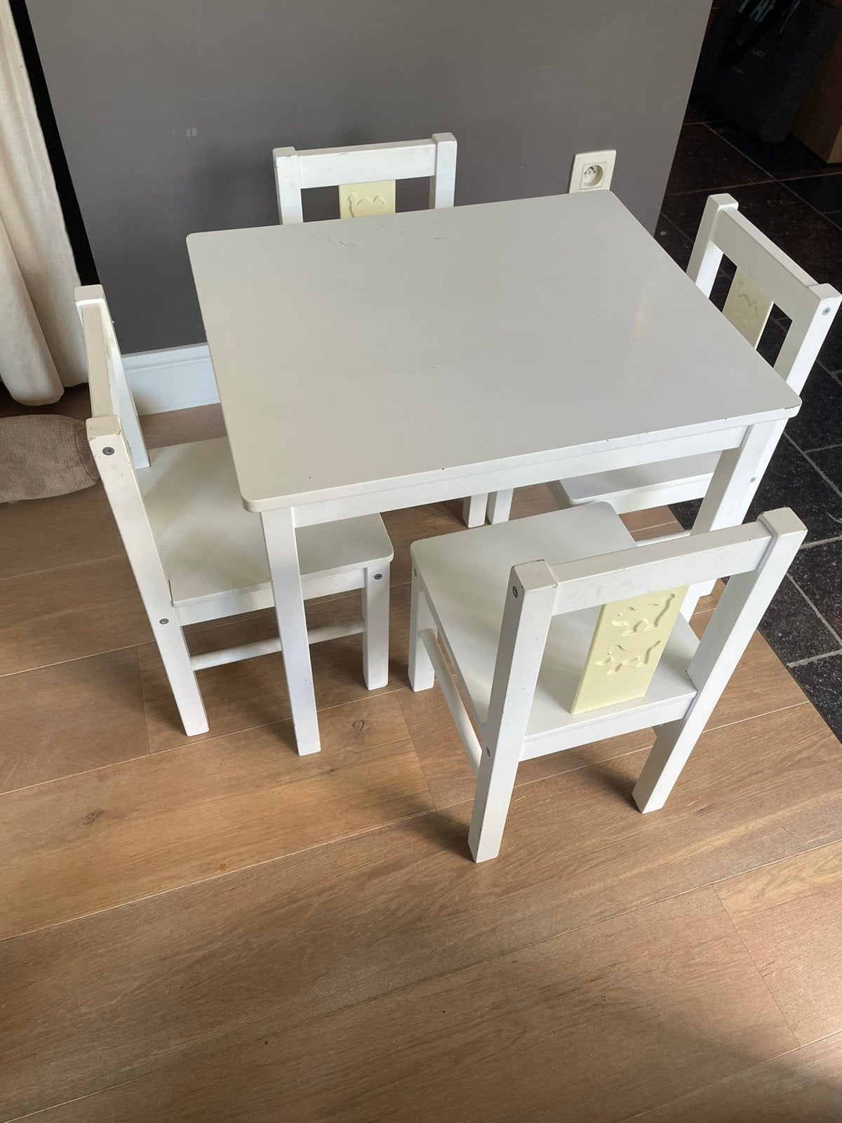 Kindertafel met 4 stoelen, Kinderen en Baby's, Kinderkamer | Tafels en Stoelen, Ophalen, Gebruikt, Tafel(s) en Stoel(en)