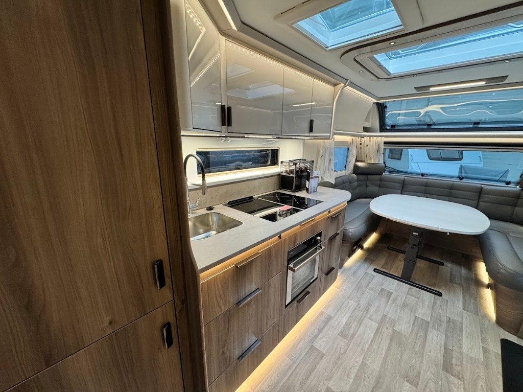 Kabe Imperial 780 TDL, Vast bed, Schokbreker, Rondzit, Bedrijf