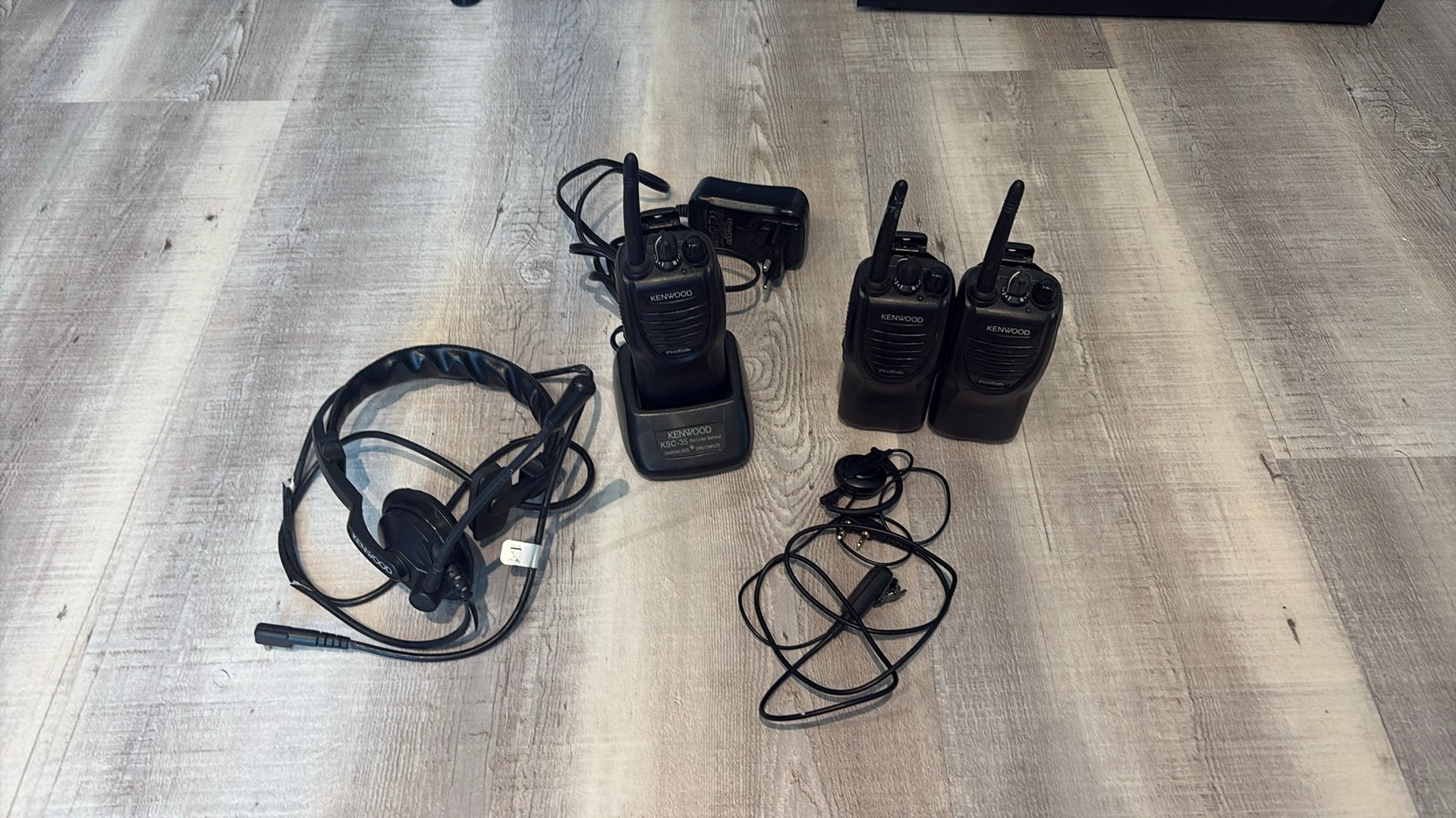 3x kenwood tk 3301 analoog, Enlèvement, Utilisé, Talkie-walkie ou Walkie-talkie, Avec clip de ceinture