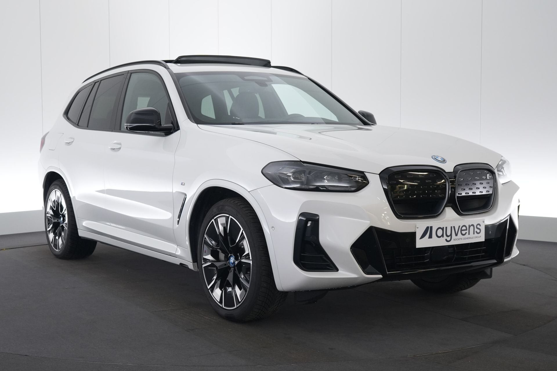 (2FUW312) BMW IX3, Auto's, Automaat, Achterwielaandrijving, Gebruikt, Wit