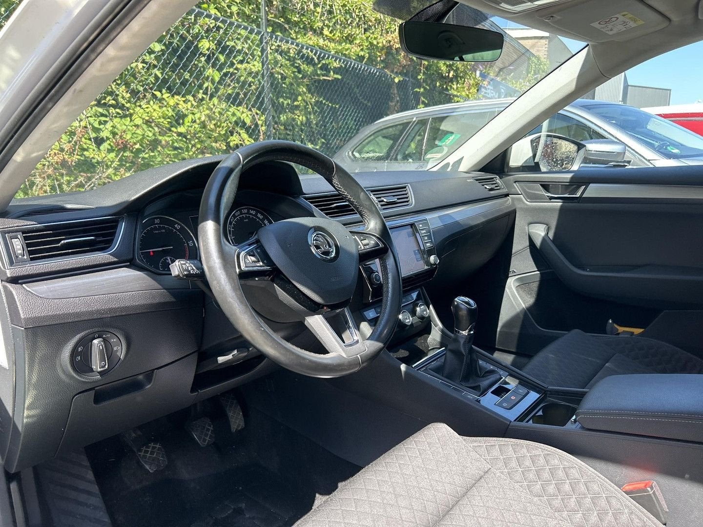 Skoda Superb station wagon 1.6 TDI Style Business | climatis, Autos, Skoda, Achat, Entreprise, Boîte manuelle, Noir