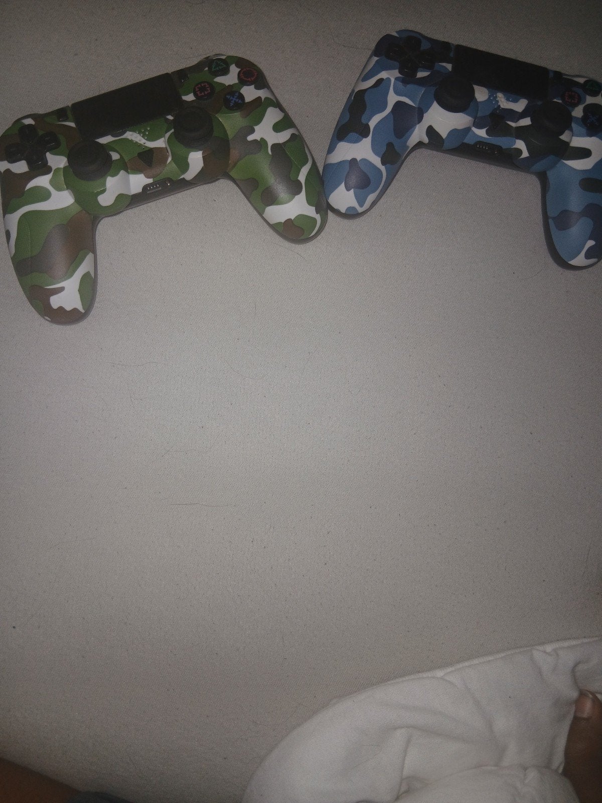 alsje deze 2mooie controlles koopt krijg je enhouder gratis, Enlèvement, Avec 2 manettes