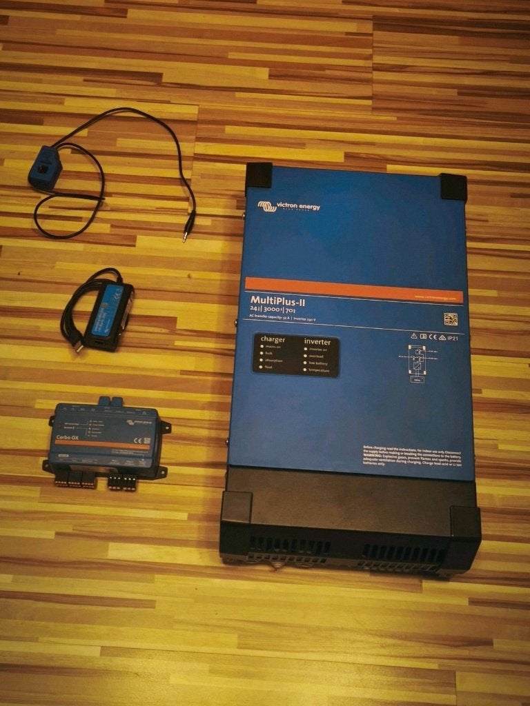 Victron Energy MultiPlus-II 24/3000, Ophalen, Zo goed als nieuw, Compleet systeem, Minder dan 100 wattpiek
