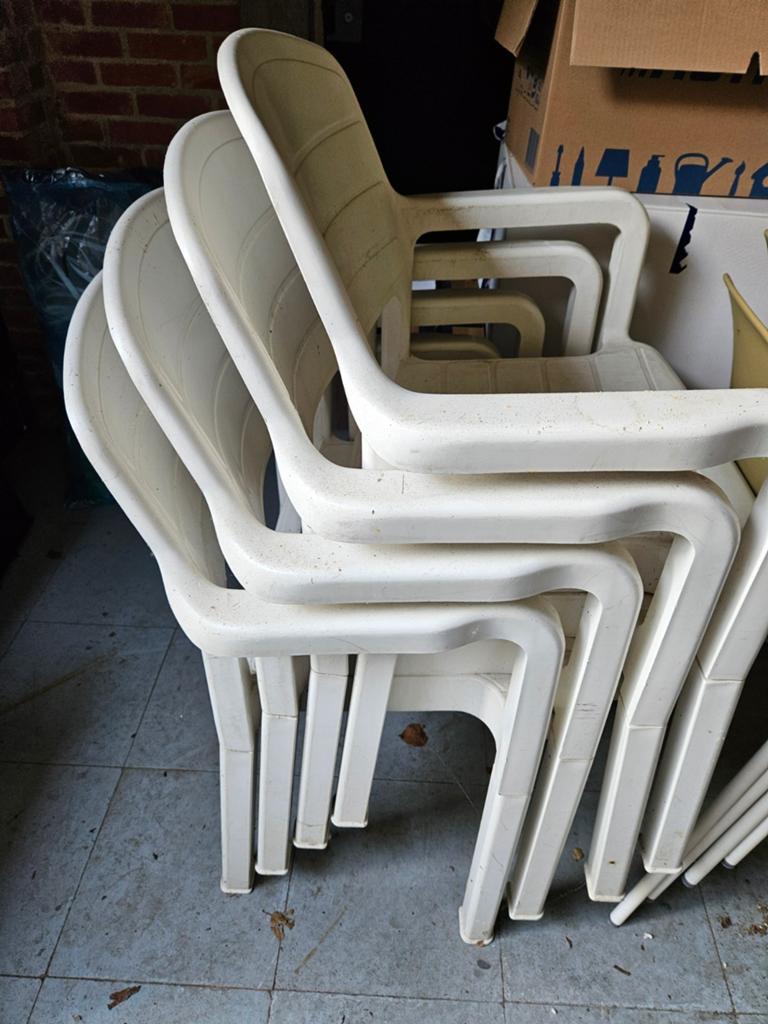 4 witte tuinstoelen pvc, Tuin en Terras, Ophalen, ..., Null@null.be, ...