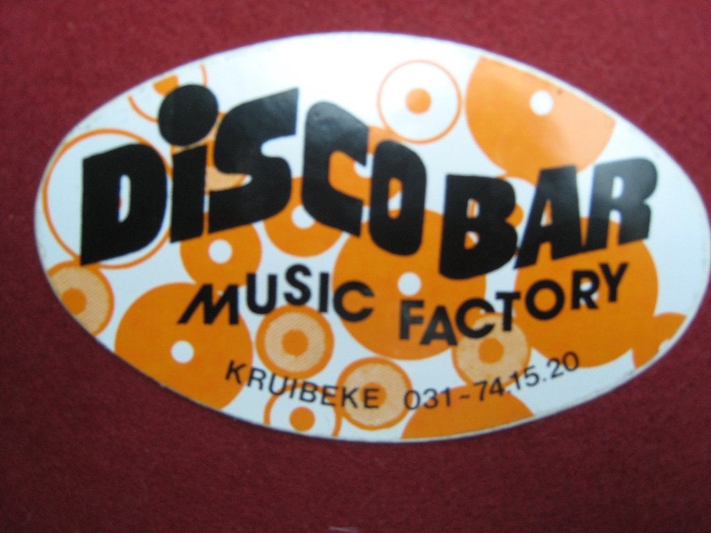 Vintage Sticker Disco Bar Music Factory Kruibeke O - VL, Verzenden, Gebruikt, Bedrijf of Vereniging