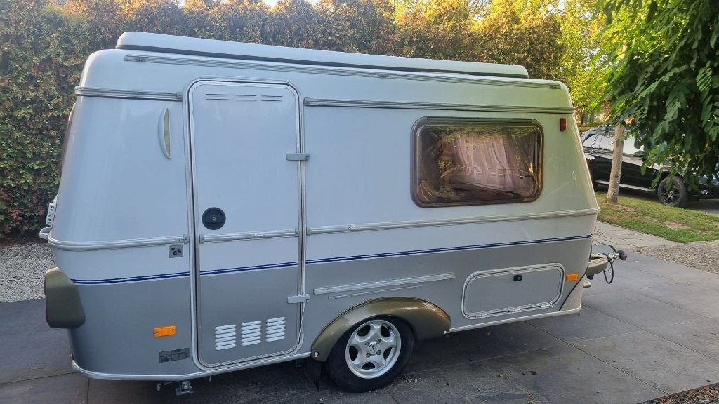 Palet Eriba L GT 225, Coin salon convertible, Jusqu'à 4 m, Particulier, Poêle