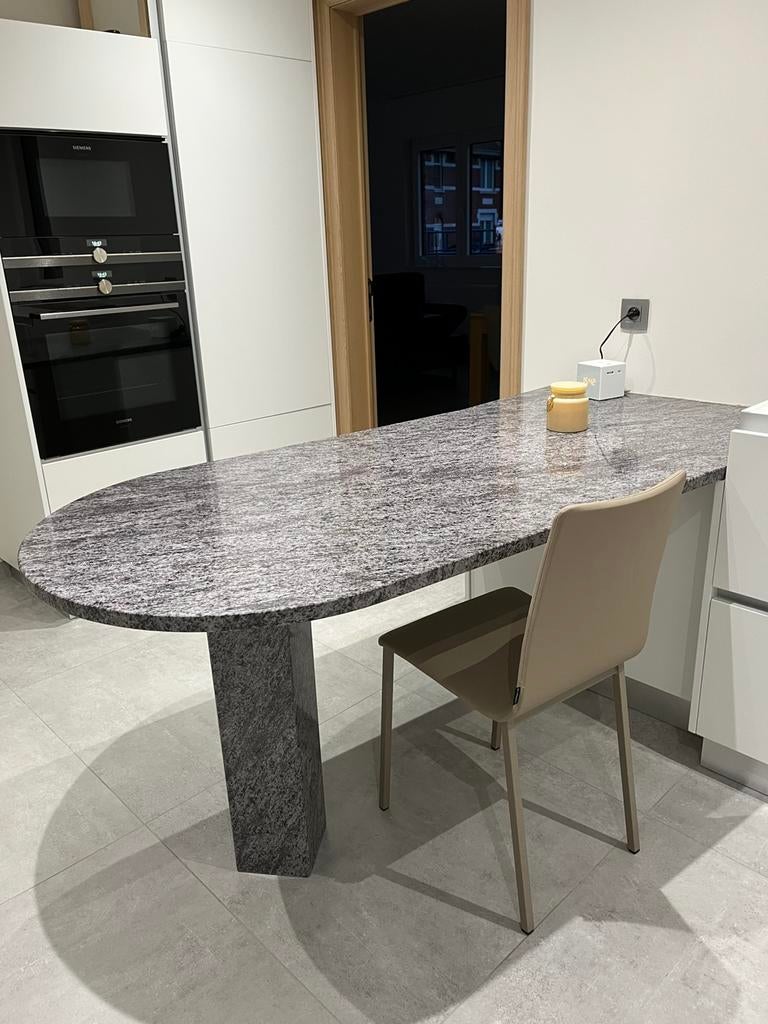 Table et plan travail en granit gris, Maison & Meubles, Tables | Tables à manger, Comme neuf, Carré, Enlèvement
