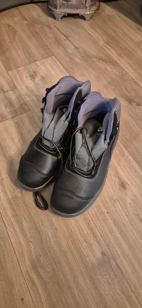 Chaussures de sécurité 43, Enlèvement