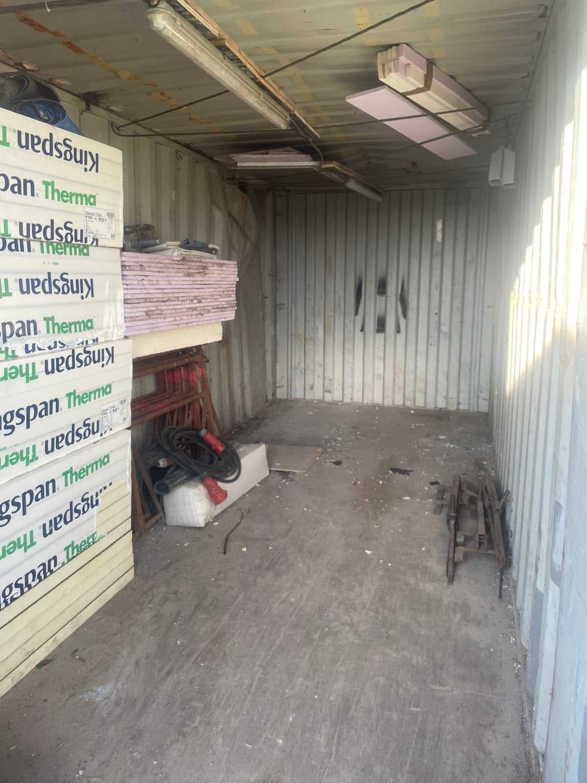 20 ft container  met container slede  totaal 4 stuks staan, Enlèvement