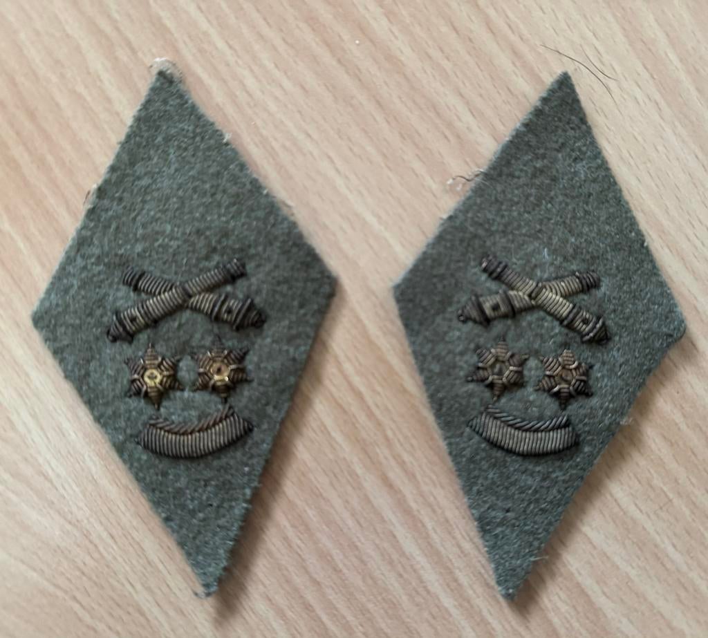 Kraaginsigne mantel lt kol artillerie abbl, Verzamelen, Verzenden, Landmacht