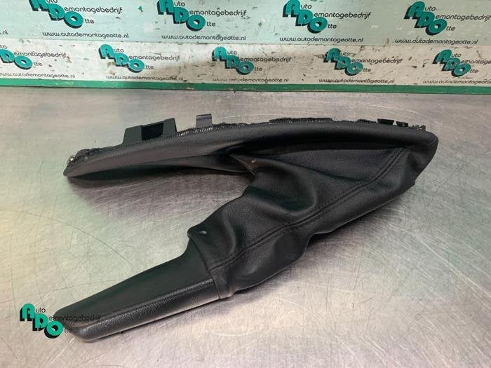 Enveloppe levier frein à main d'un BMW 1-Serie (1-Serie 03-, Autos : Pièces & Accessoires, -, 3 mois de garantie, Utilisé, -