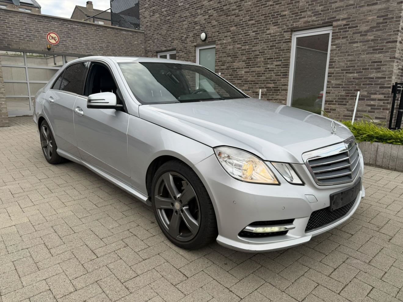 Mercedes-Benz E350 CDI w212 V6 265pk, Autos, Mercedes-Benz, Euro 5, Achat, Automatique, Particulier