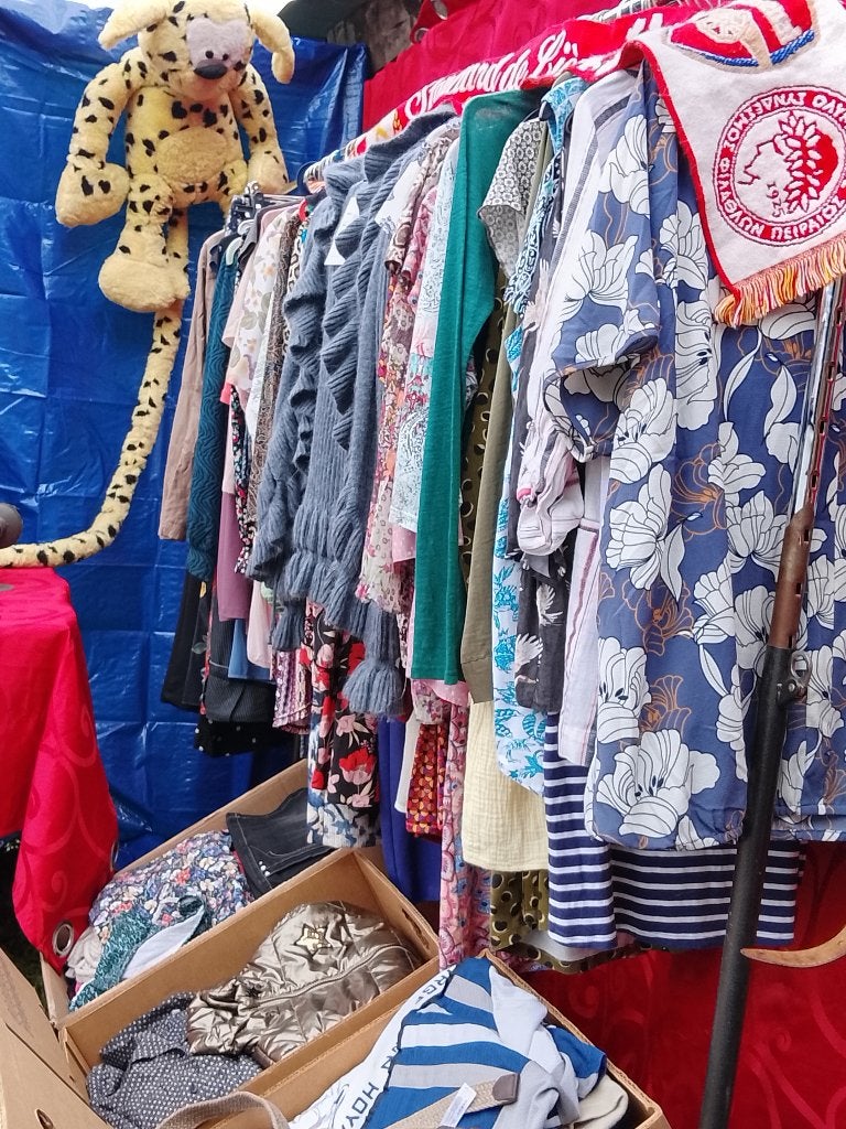 Lot vêtements 10 caisses remplie, Divers, Enlèvement, Comme neuf