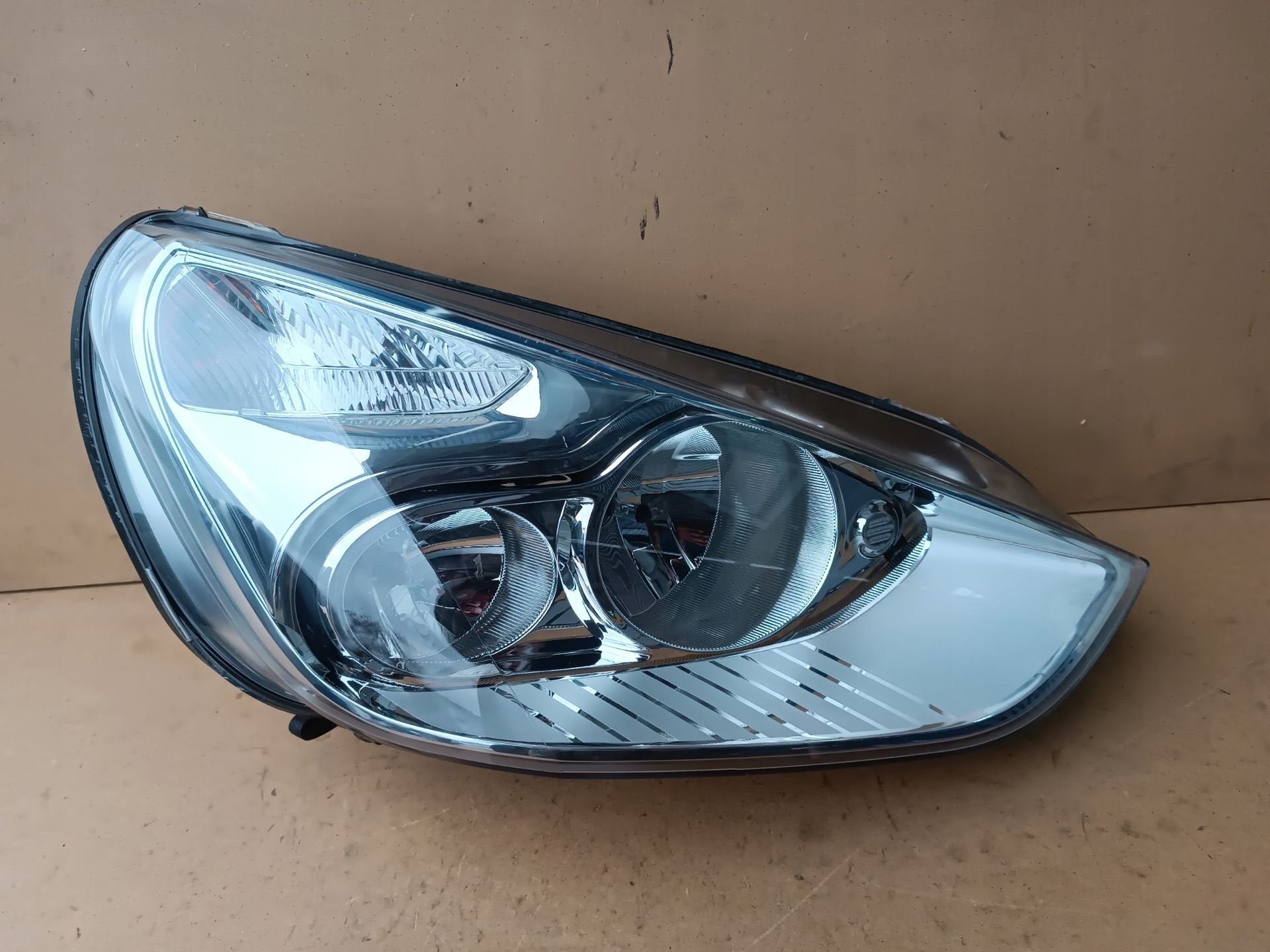 Phare droit Ford S-Max 6M21-13W029-AF, Info@ford.com, Ford Motor Company, American Road 1
48126  Dearborn, Ford
