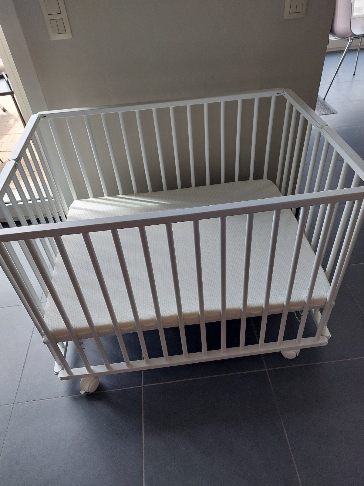 Park met matras, matrasbeschermer en hoeslaken, Kinderen en Baby's, Ophalen, Zo goed als nieuw, Rechthoekig, Wieltjes