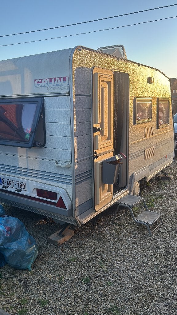 Trek caravan grau, Overige merken, 2 aparte bedden, Kleine zit, Particulier