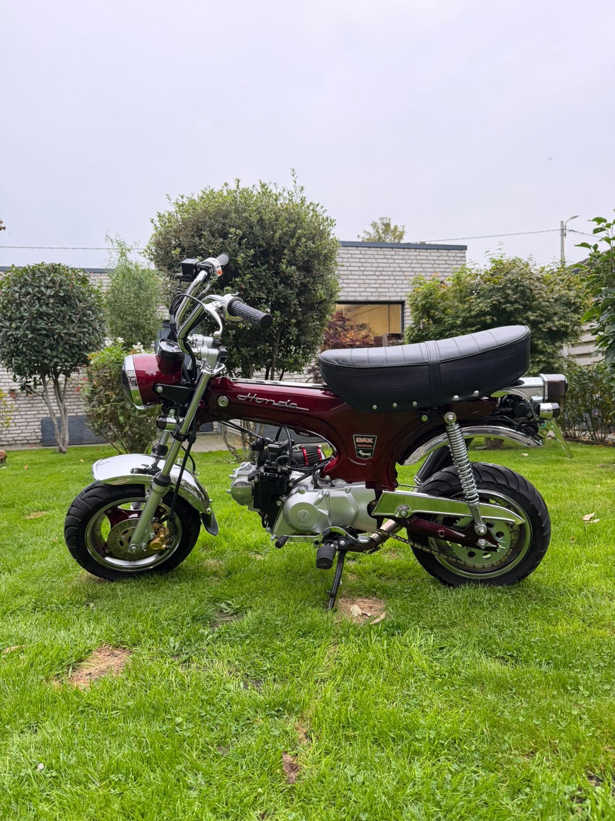 Honda dax 50cc 4t 2023, Fietsen en Brommers, Ophalen, Zo goed als nieuw