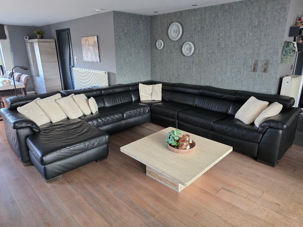 mooie, grote Italsofa zwart leren zetel met chaise longue, Huis en Inrichting, Ophalen, Gebruikt, 300 cm of meer, Ruime hoekzetel met mooi chaise longue