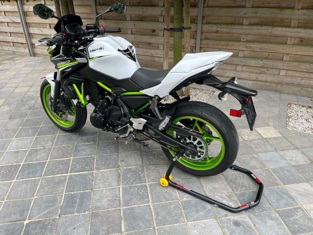 Kawasaki Z650N **2400km**Akrapovic**Performance Pakket**, Motoren, 2 cilinders, Bedrijf, Meer dan 35 kW, Handgeschakeld