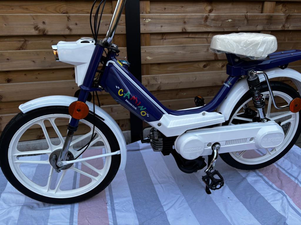 Honda. Camino variomatic paars-wit  funny met gietwielen, Ophalen, Zo goed als nieuw