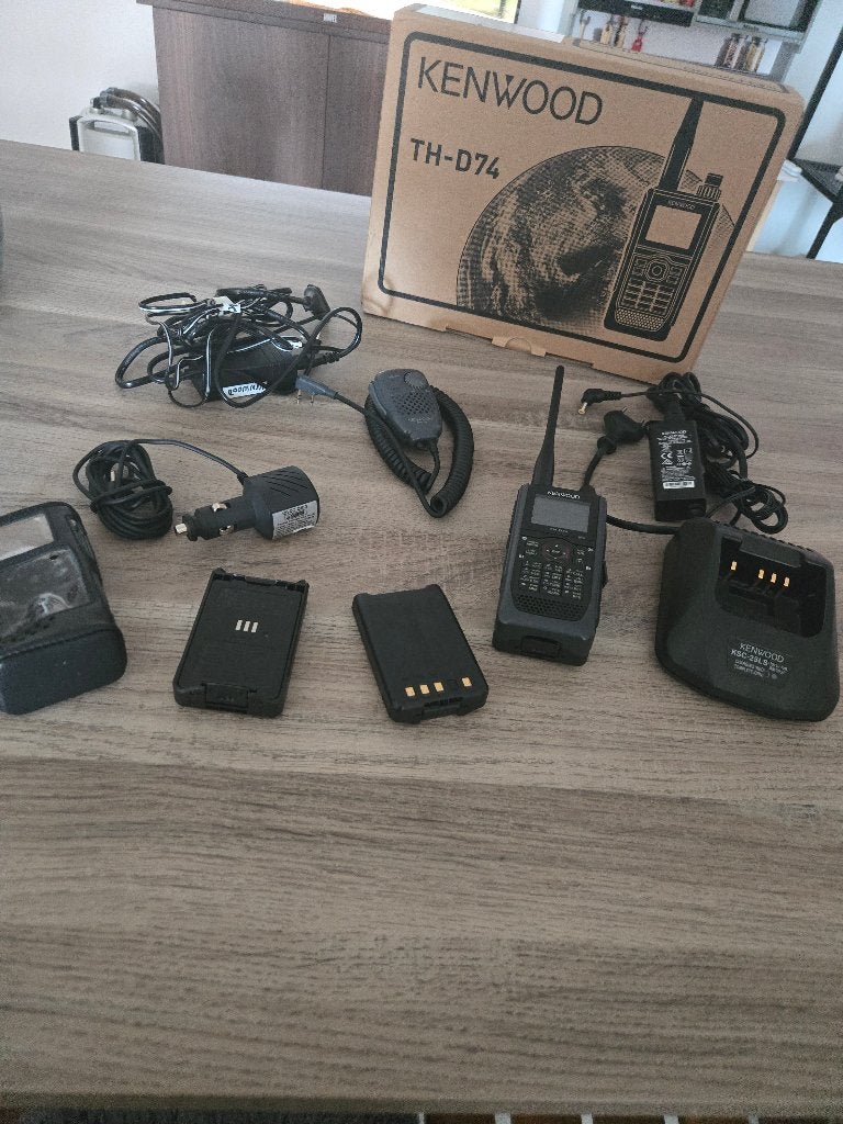 Kenwood TH-D74 met toebehoren, Télécoms, Émetteurs & Récepteurs, Enlèvement ou Envoi, Neuf, Émetteur et Récepteur