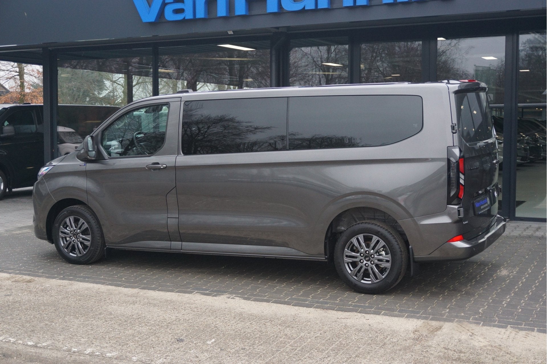 Ford Transit Custom 320L 2.5 PHEV 233PK Dubbel Cabine Limite, Auto's, Gebruikt, 4 cilinders, Bedrijf, Hybride Elektrisch/Benzine