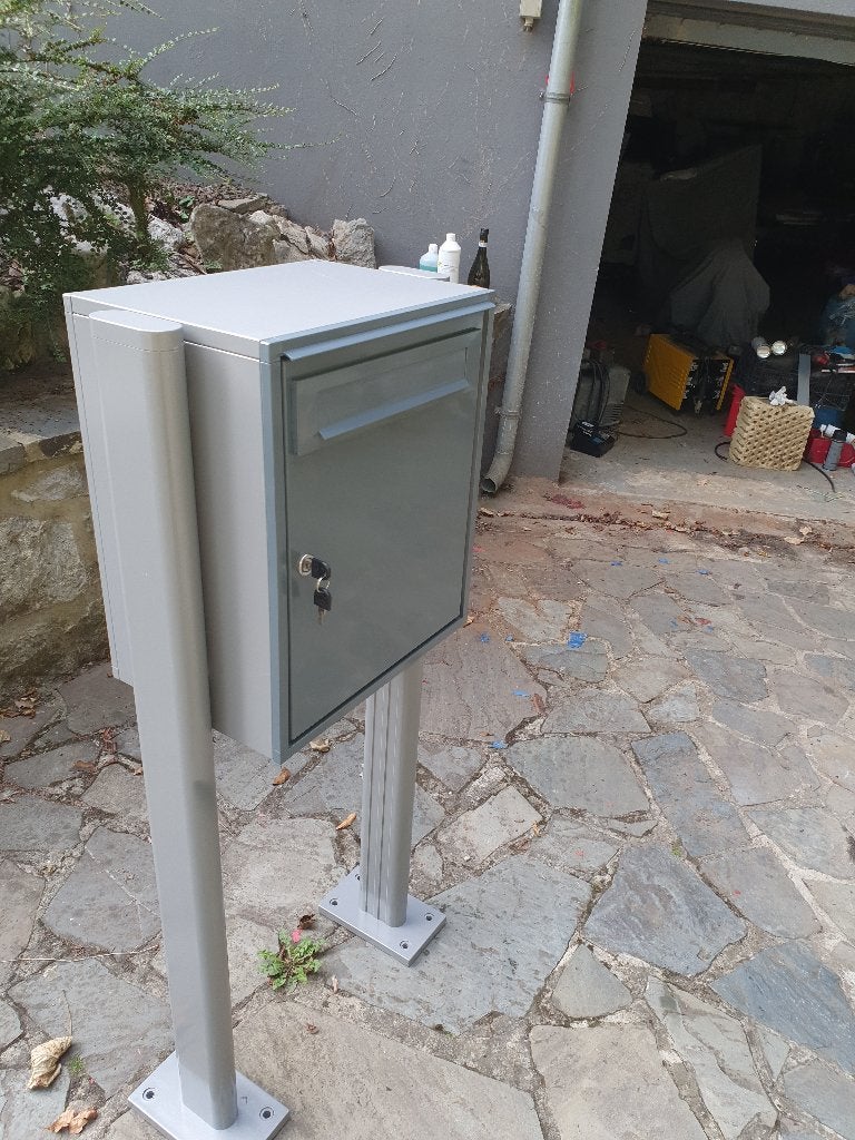 Boite aux lettres, Tuin en Terras, Brievenbussen, Ophalen, Zo goed als nieuw, IJzer, Staande brievenbus