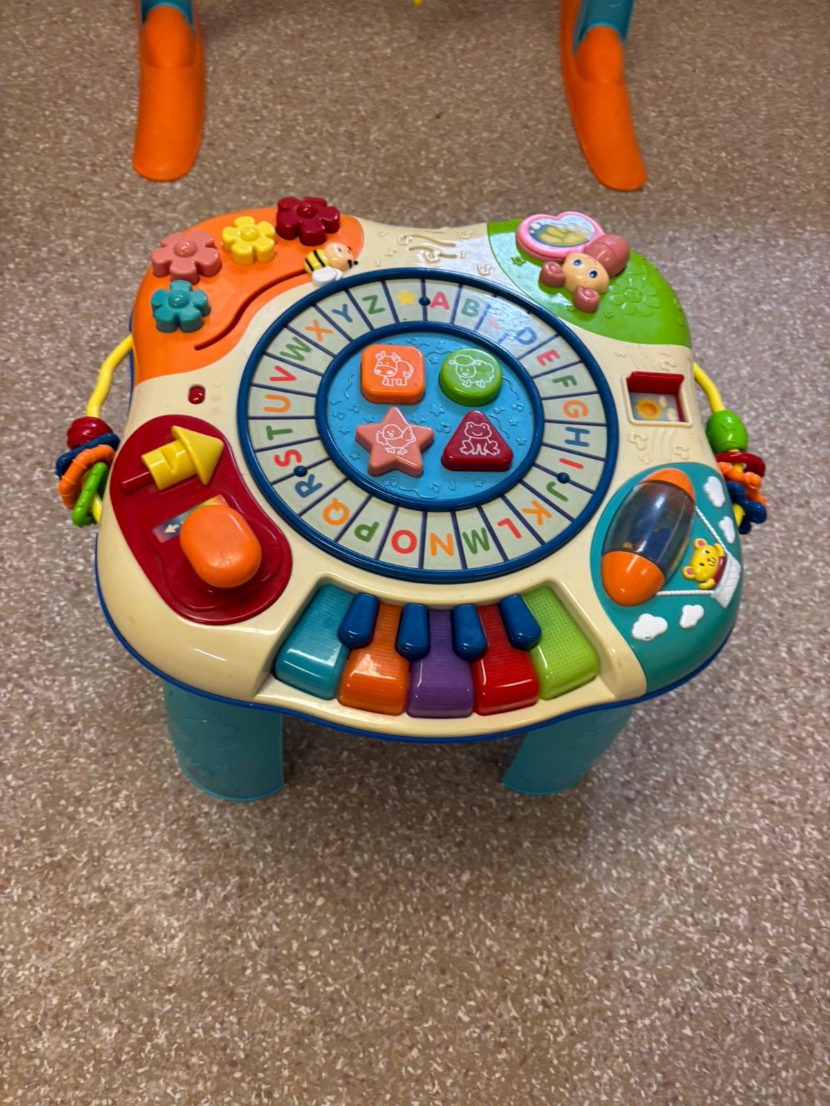 Winfun tafel met muzikale en educatieve activiteiten, Ophalen, Gebruikt
