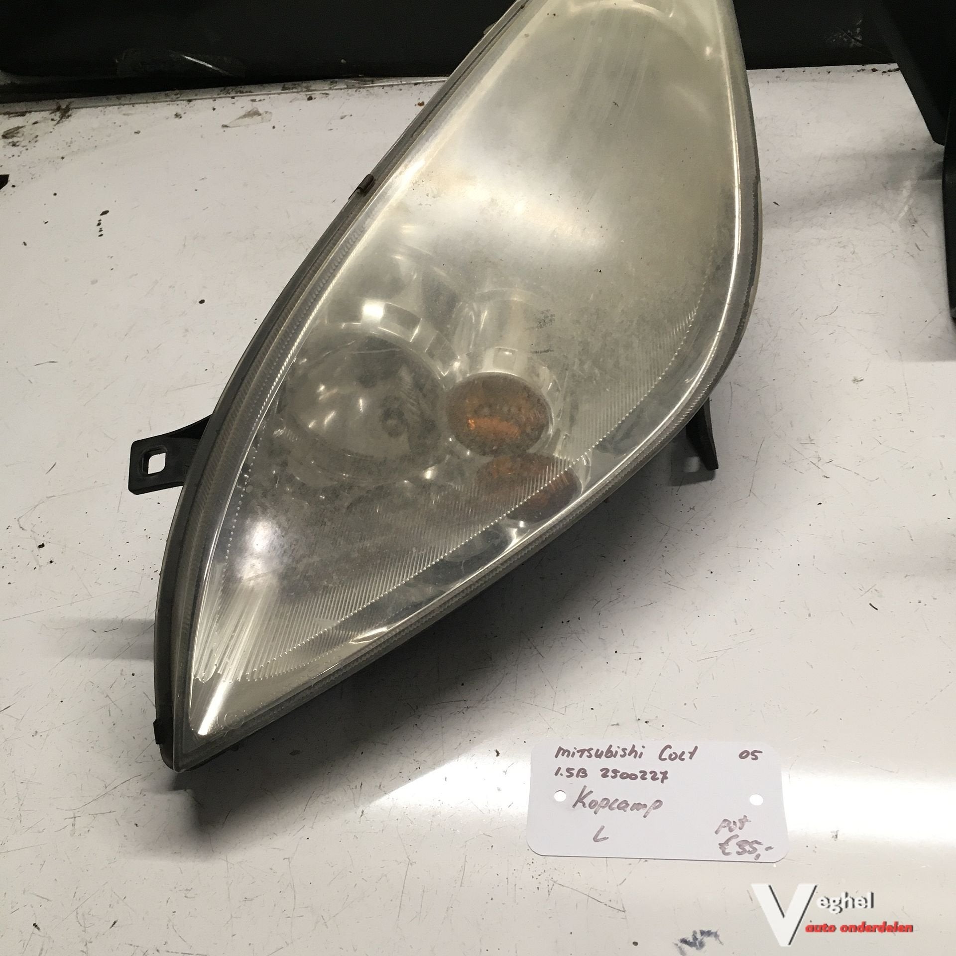 Mitsubishi Colt 1.5B kleurcode: 01D 2005 2500227  Koplamp Li, -, Utilisé, -, -