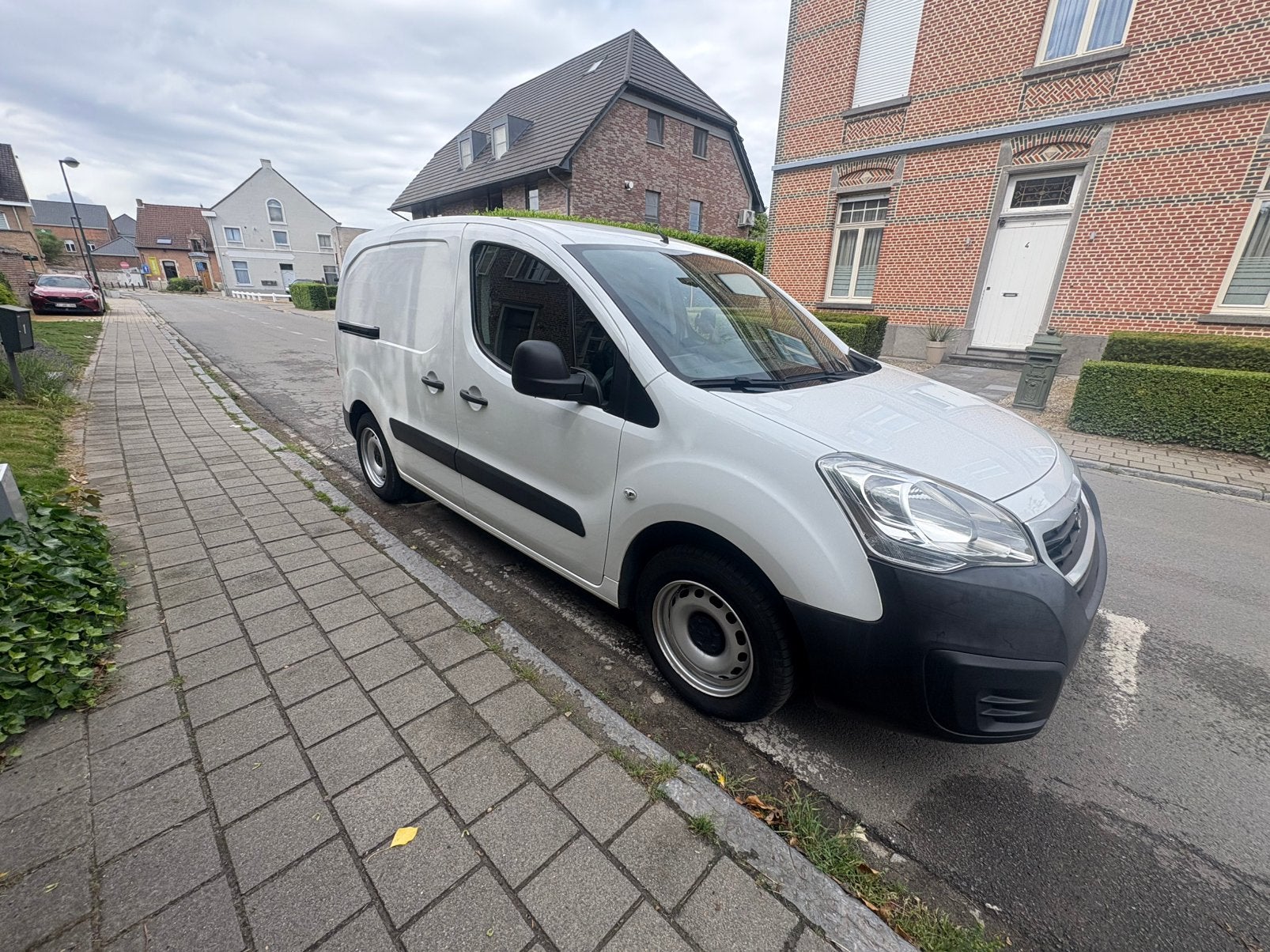 Peugeot partner 1600 benzine 2018met 70500km, Auto's, Bestelwagens en Lichte vracht, 4 deurs, Stof, Euro 6, 72 kW