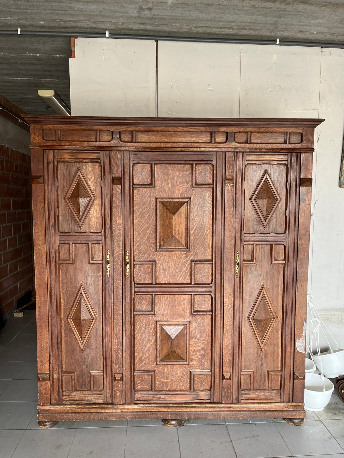 Vintage houten kast + matchende stoelen, Antiek en Kunst, Ophalen